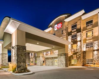 Best Western Plus Okotoks Inn & Suites - Okotoks - Edificio