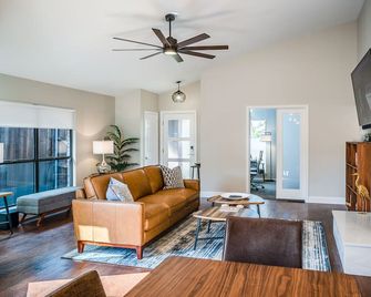 Modern Luxury Executive Home - Plano - Living room