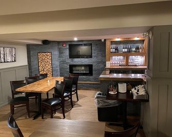 Kitimat River Motel & Suites - Kitimat - Bar