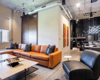 Wynwood Condo, Walk to Restaurants and Nightclubs! - Miami - Salon