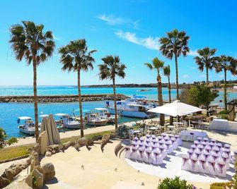Coral Beach Hotel And Resort - Coral Bay