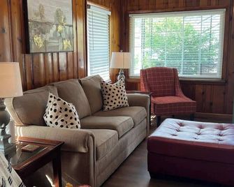 Mulberry House - Near Downtown Hazard - Hazard - Living room