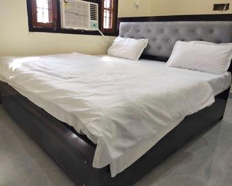 Hotel O Home Hotel Siya Bihari & Banquet Hall - Faizābād - Habitación