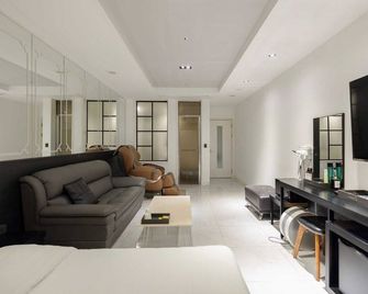 Hotel Moon Cheonan Sinbuldang - Cheonan - Sala de estar