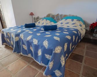 Unique stay in a restored olive mill museum. - Cómpeta - Bedroom