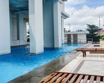Cozy Living Studio At Pakubuwono Terrace Apartment - Jakarta - Pool