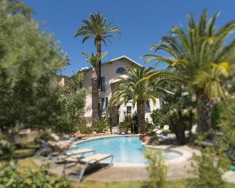 La Villa Roseraie , Hôtel Familial Ouvert Toute L'annee - Vence - Pool