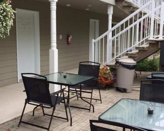 Adventure The Bruce Inn - Recently Renovated With Outdoor Hot Tub - Tobermory