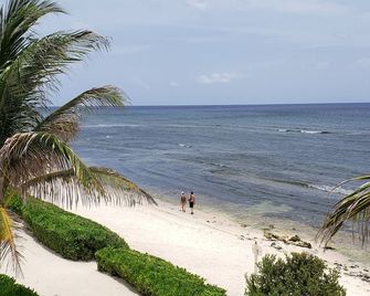 Ocean Paradise - North Side - Beach