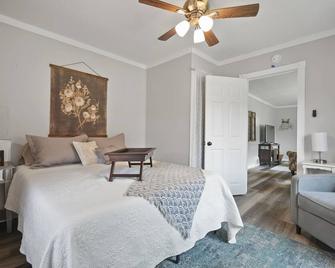Cozy City Escape - Jackson - Bedroom