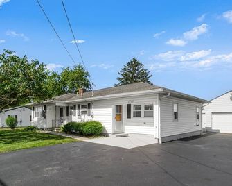 Mid-Century ranch home close to downtown - Reynoldsburg - Building