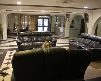 His Royal Vico Hotel - Weija - Lobby
