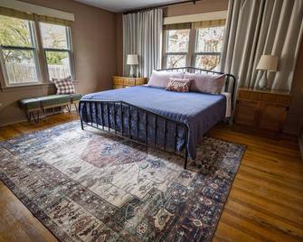 Main Street Stay - Lindsborg - Bedroom