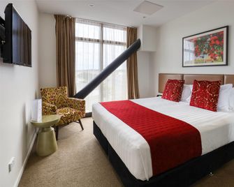 Ramada Suites by Wyndham Auckland Manukau Pacfic Centre - Manukau Central - Schlafzimmer