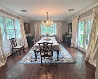 Woodland Sanctuary - 6000ft retreat for pure relaxation! - New Windsor - Dining room