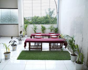 Hotel Dev Shree Palace - Ujjain - Patio