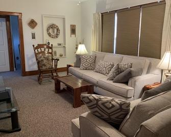 \'Your Country Home Away from Home\' - Marion - Sala de estar