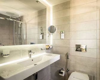Porto Galini Seaside Resort & Spa - Nikiana - Baño