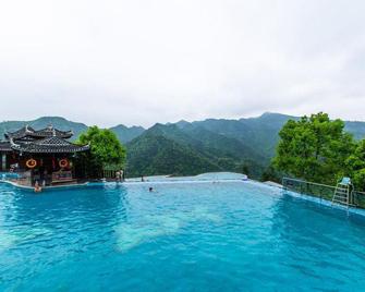 Fengxiang Yaozhai Hotel - Huaihua - Pool