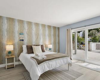 Stunning Coastal Escape with Private Pool, Spa, Arcade, Disney, Beach - Mission Viejo - Bedroom