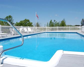 Eagle's Lodge Motel - Ellsworth - Pool