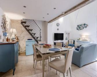 Typical and Pretty Ostuni House, the White City, a Few Steps from the Historic C - Ostuni - Salle à manger