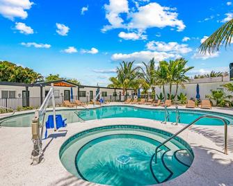 Pelican Post at Anna Maria Island Inn - Bradenton Beach - Pool