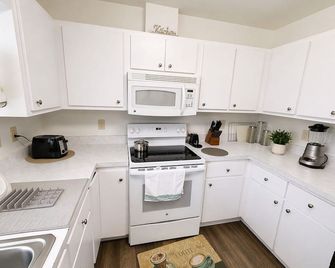 Venetian Gardens Home in Peaceful Neighborhood - Leesburg - Keuken