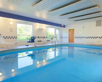 Comfort Inn & Suites - Zanesville - Pool