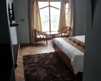 Hotel Silverine - Shimla - Bedroom