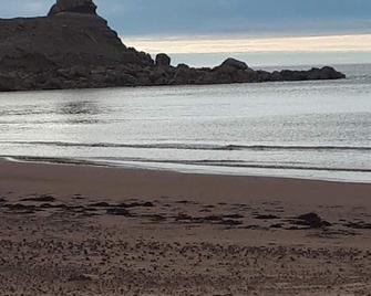 Newly renovated beachfront home across from Cabot Links Golf Course - Inverness - Beach