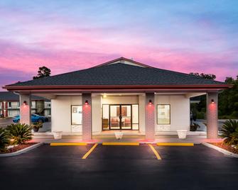 Red Roof Inn & Suites Thomasville - Thomasville - Building