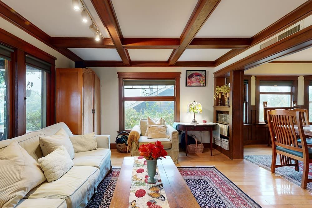 Highest House in Highland Park | Private Hot Tub, Office & Chefs Kitchen - לוס אנג'לס - סלון