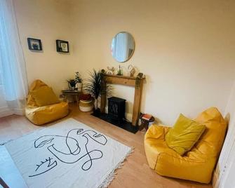 Allars Bank Apartment - Hawick - Living room