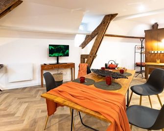 D'am Chic Nomade Campagne en ville - Périgueux - Eetruimte