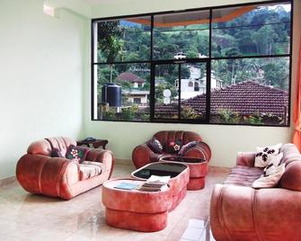 Majestic Tourist Hotel - Kandy - Sala de estar