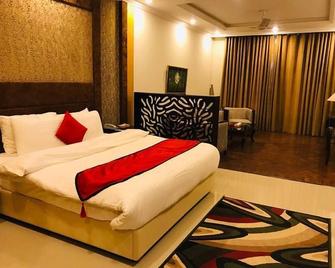 Shangrila Resort Hotel Murree - Murree - Bedroom