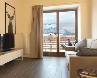 Splendid 4+2 attic with panoramic terrace overlooking the mountains (301) - Lavarone - Huiskamer