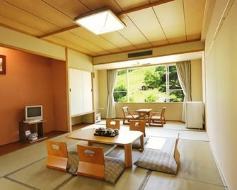 Ikenotaira Shirakaba Kogen Hotel - Tateshina - Eetruimte