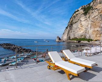 Alimuri Bay Resort - Meta - Басейн