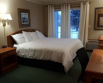 AmeriVu Inn & Suites of New Richmond - New Richmond - Bedroom