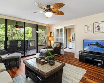 Lovely garden unit | Walking Distance to Kona Down Town | WiFi | AC - Kailua-Kona - Living room