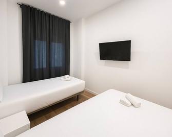 Hostal Bernabeu - Madrid - Schlafzimmer