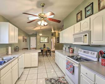Lake Okeechobee Fishing Retreat w/ Fire Pit! - Clewiston - Cuina