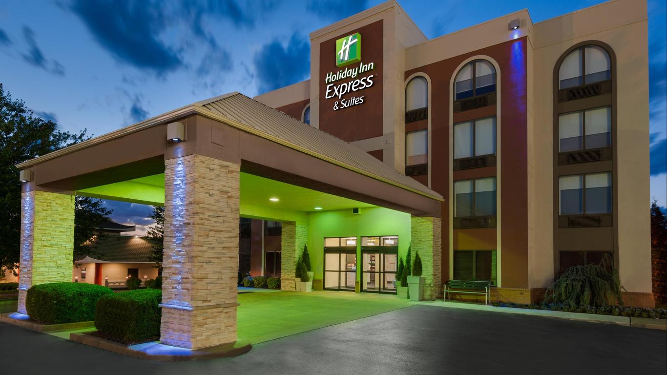 Holiday Inn Express & Suites Bentonville