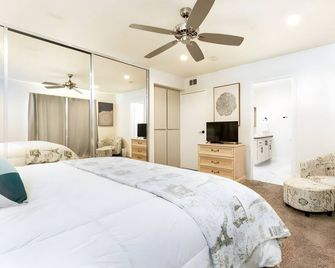 Sunny Palm Springs 1 Bedroom Oasis by MariamsBnb - 棕櫚泉 - 臥室