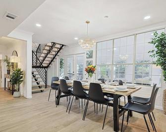 Luxurious 6br 3ba Villa With Hot Tub - Sherman - Essbereich