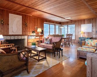 Private Lake Michigan Lakefront Retreat w/Beach - Grand Haven - Living room