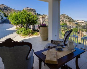 Sciccosa Guest House - Taormina - Balcón