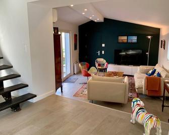 Renovated House In The Heart Of The Village With Garden 100m From The Port - Cassis - Wohnzimmer